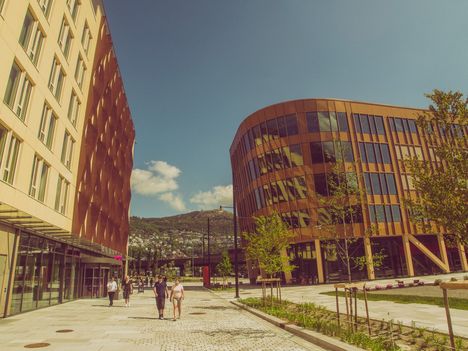 Skipet og Viken Brygge, de to nyeste byggene i Solheimsviken Galleribilde