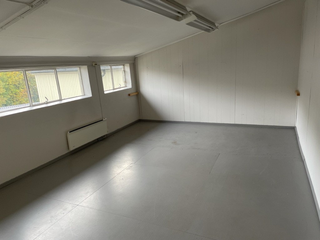 Inngang 4: 23 kvm ledig, se også 2 neste foto. Adkomst med heis+vareheis. Galleribilde