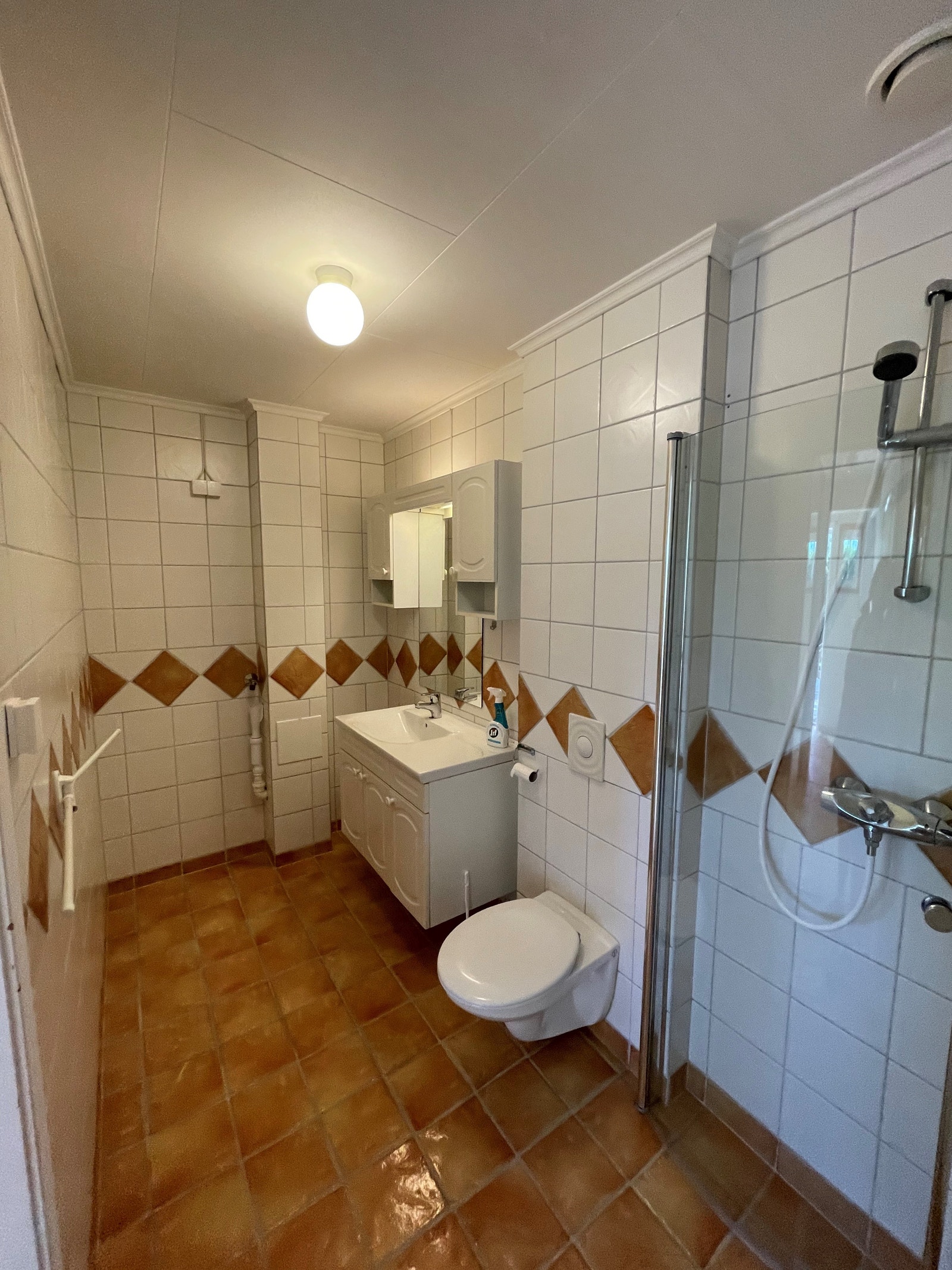 bad med ny Miele vaskemaskin(ikke avbildet) Galleribilde