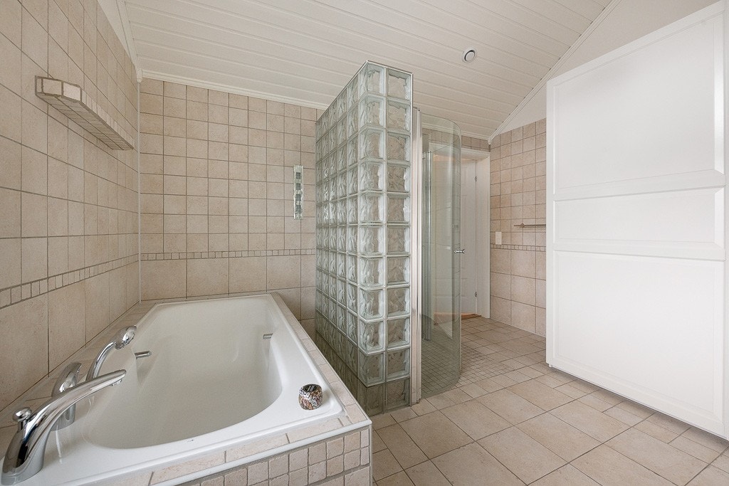 og en skyvedørsgarderobe Galleribilde