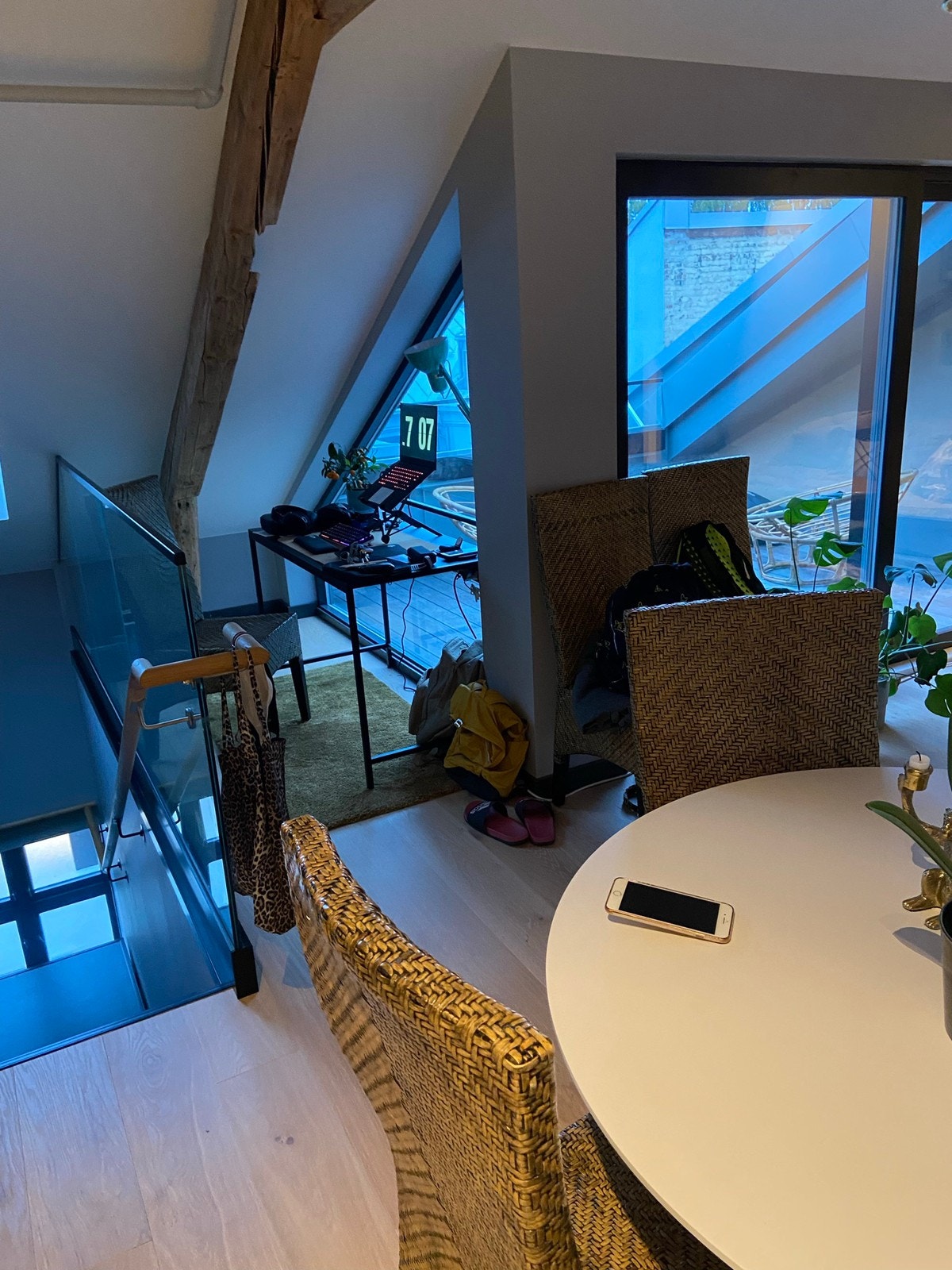 Skrivehjørne med pult i stuen Galleribilde