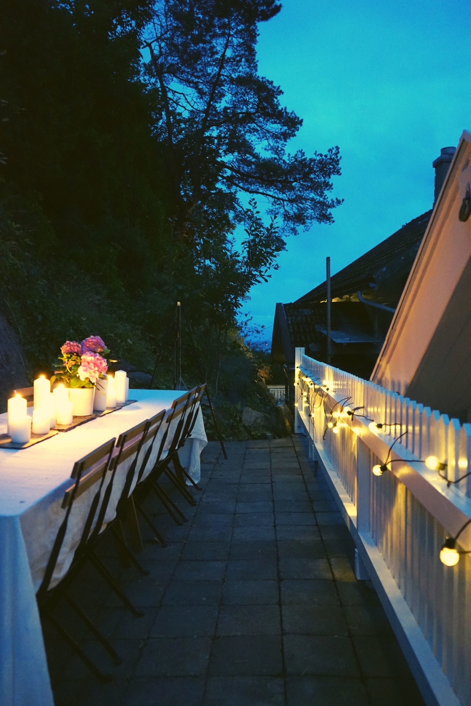 Her kan man invitere til middagslag med gode venner en sommerkveld Galleribilde