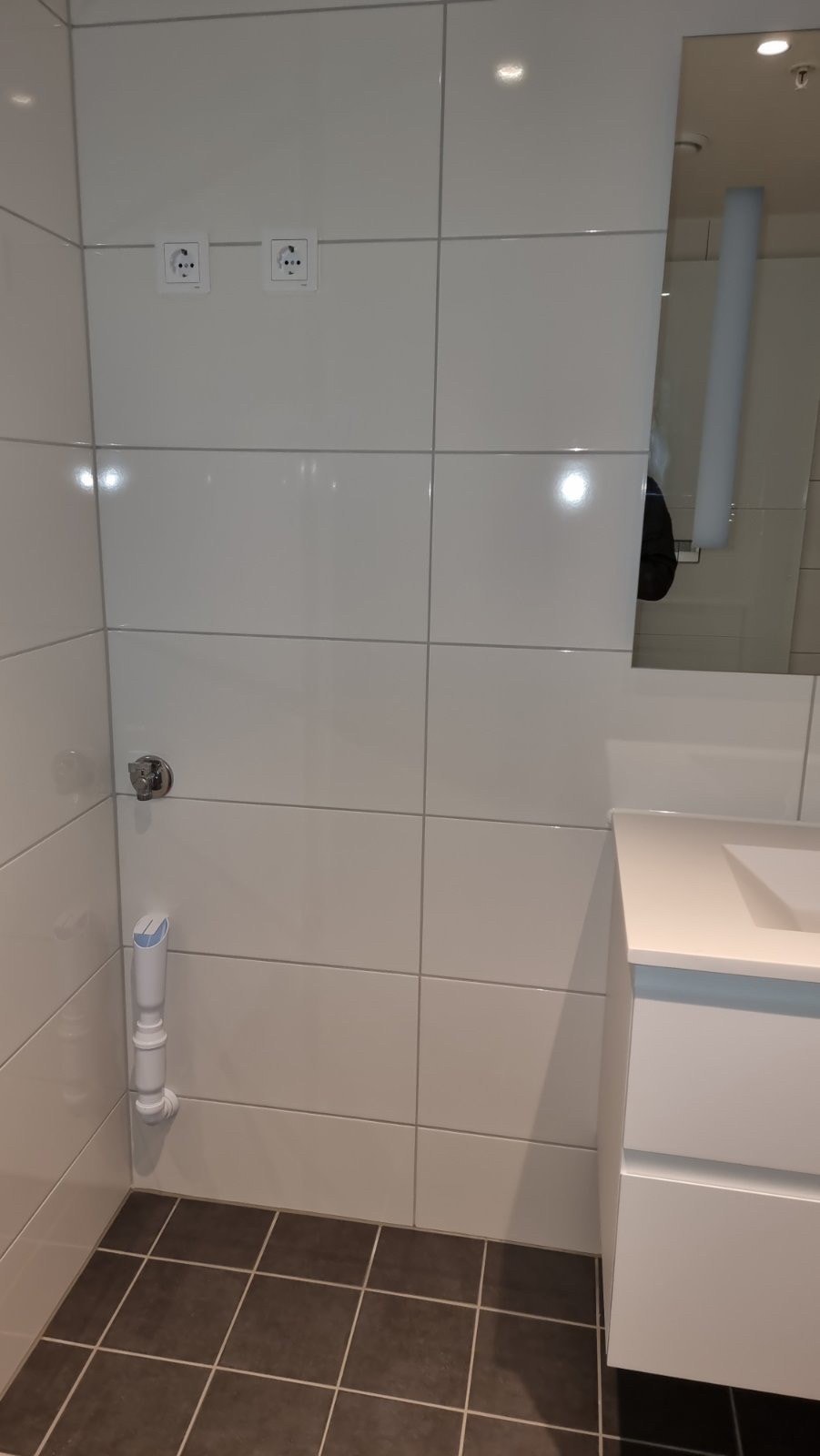Plass til vaskemaskin inne på badet Galleribilde