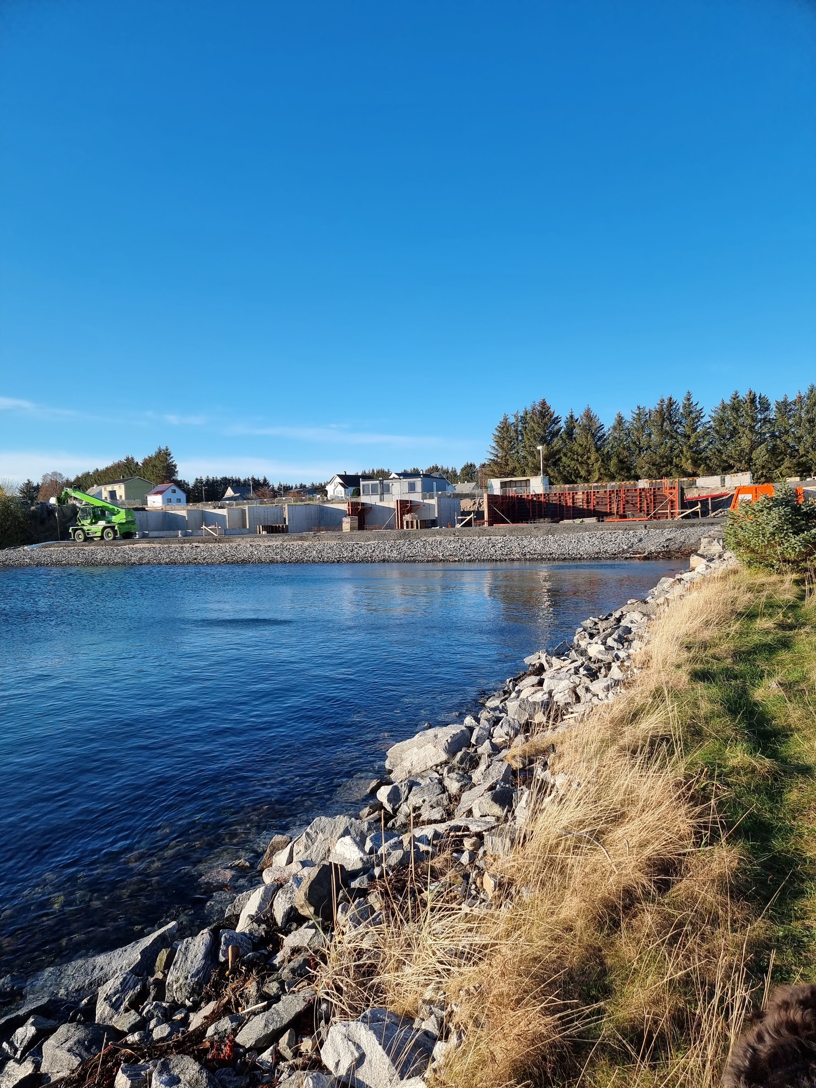 Bilder viser naust 1 - 9 i indre hamn. Galleribilde