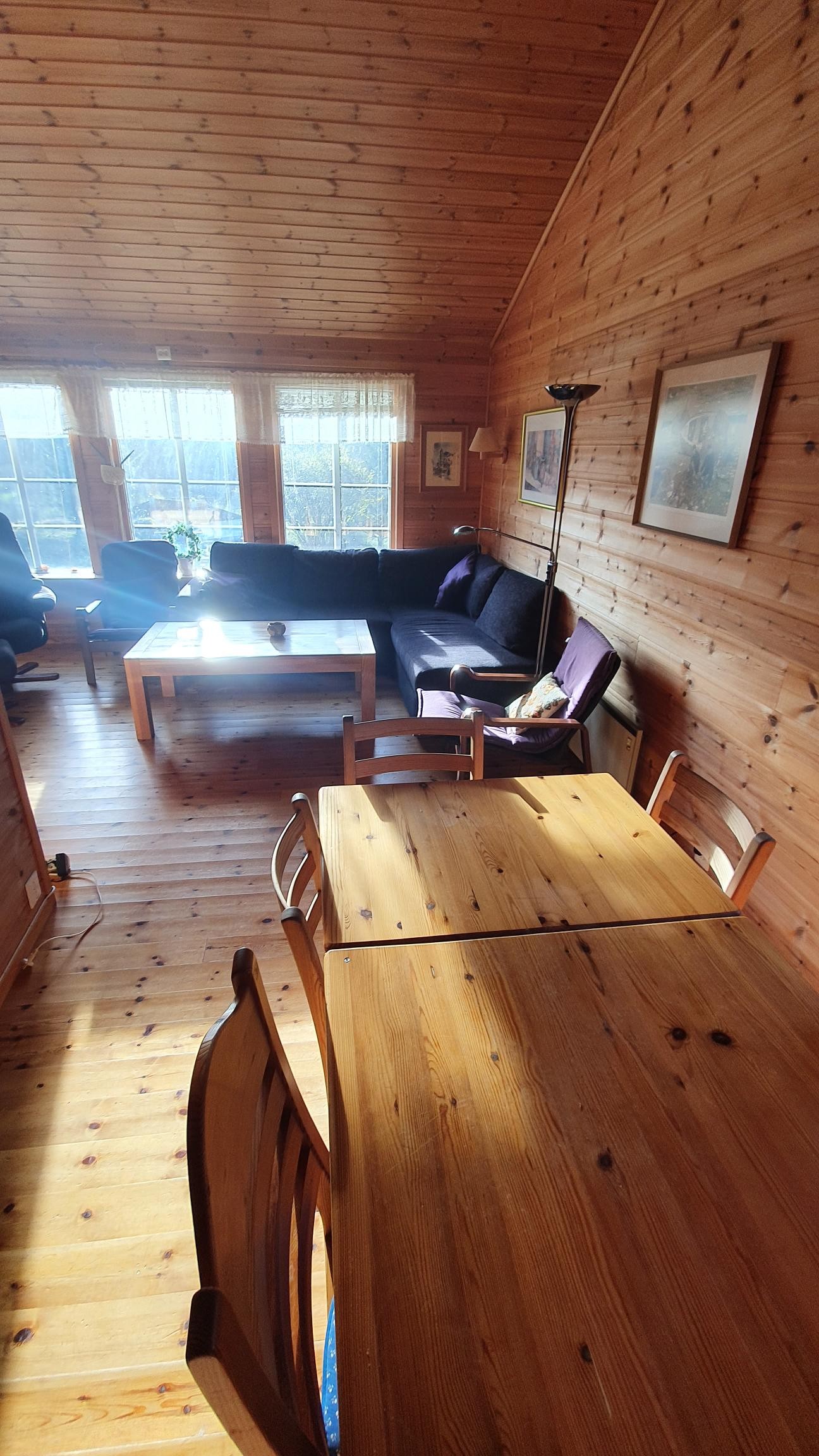 Stue og kjøkkenbord Galleribilde