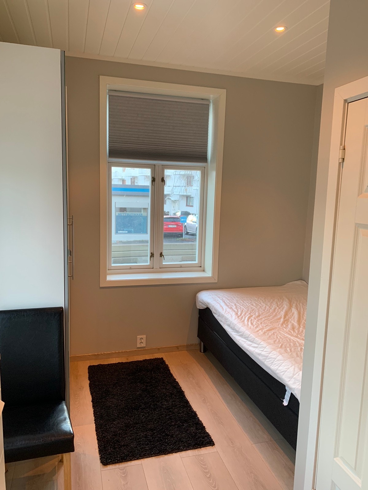 120cm seng og 125x240 pax garderobeskap Galleribilde