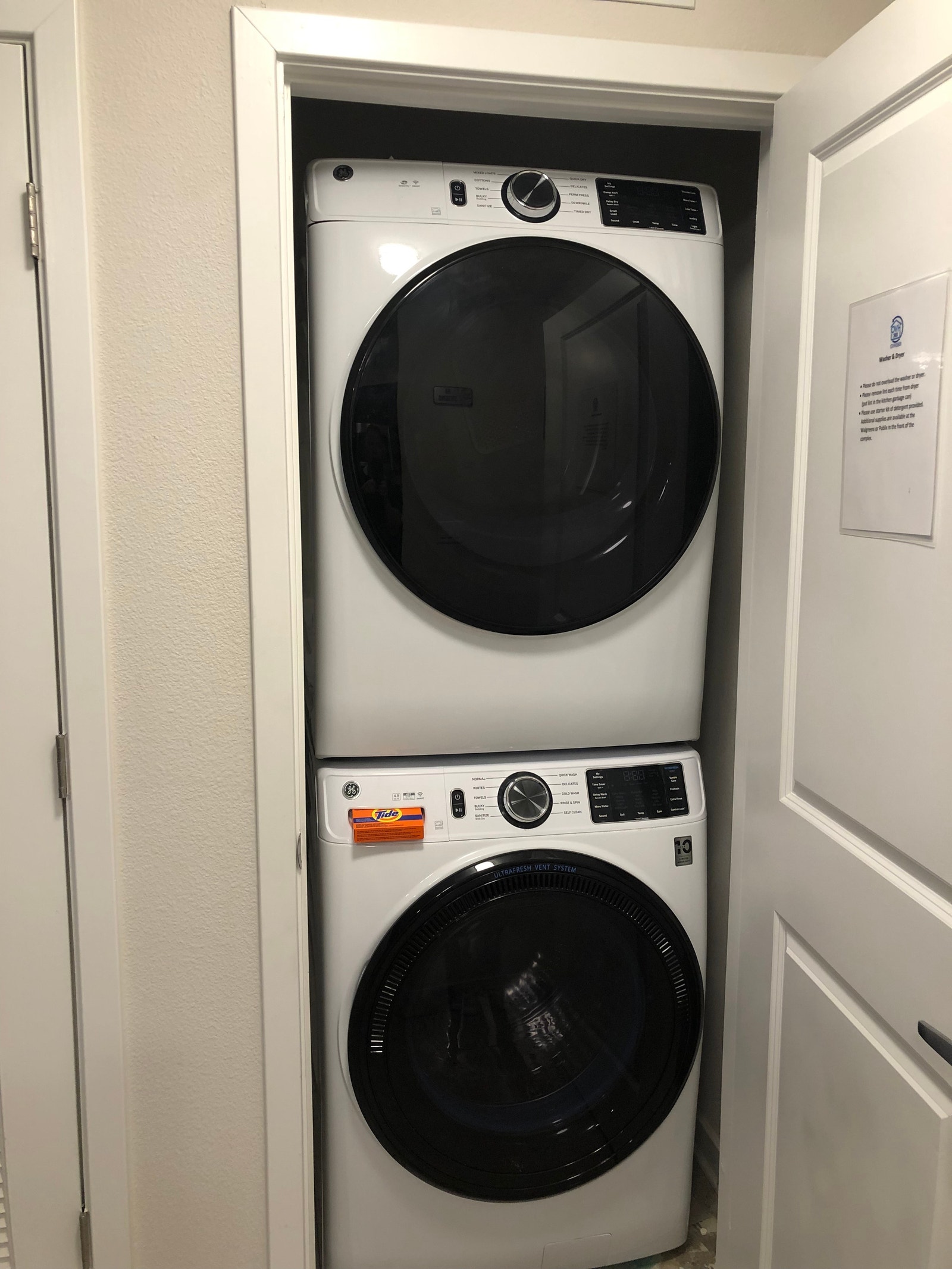 Vaskemaskin og tørketrommel Galleribilde