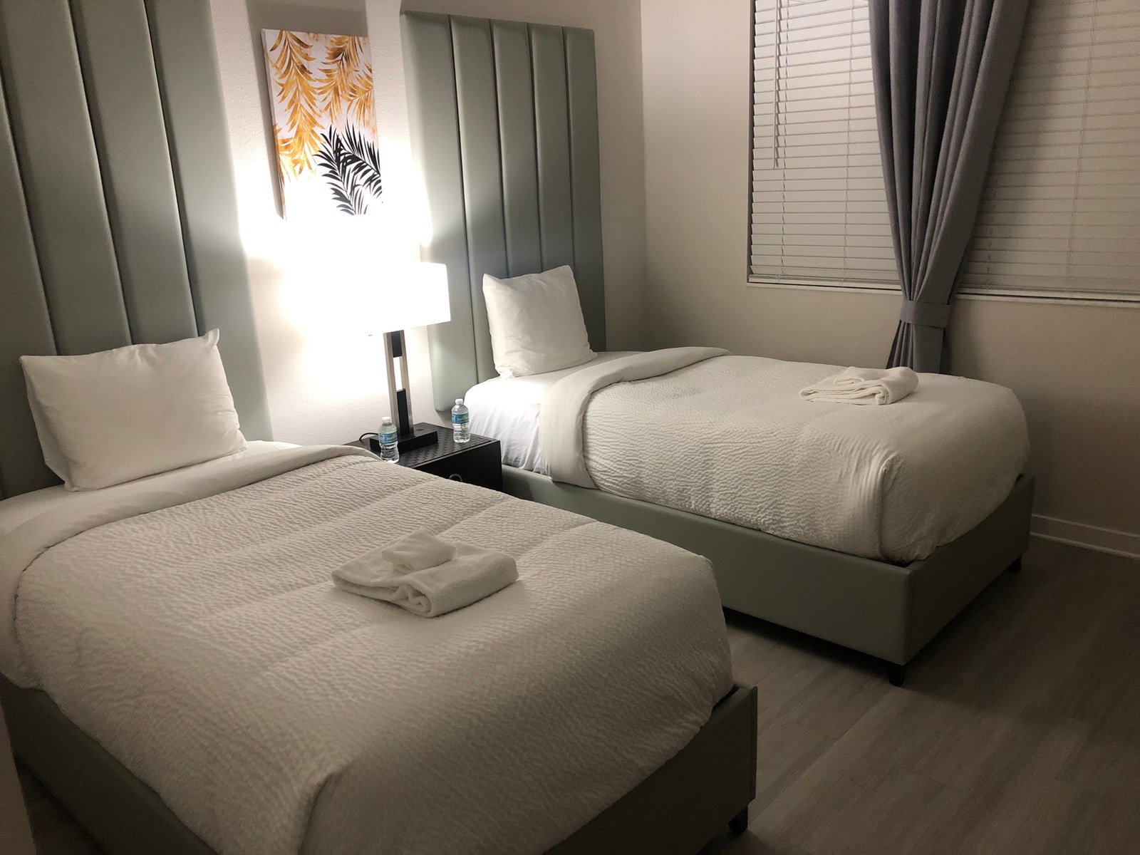 Twin rom Galleribilde