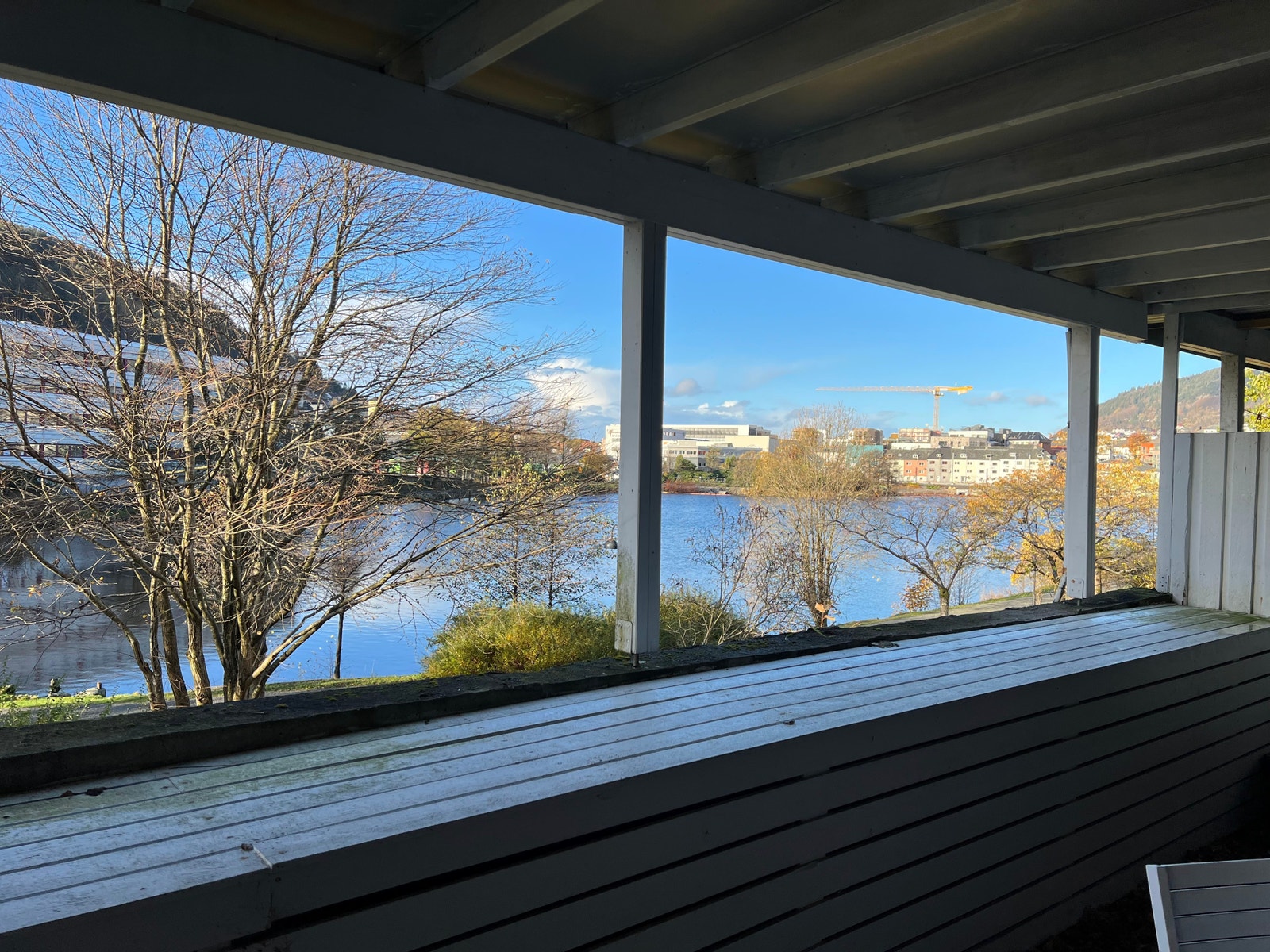 Uteplass - (3) - Utsikt fra uteplassen mot Solheimsvannet Galleribilde