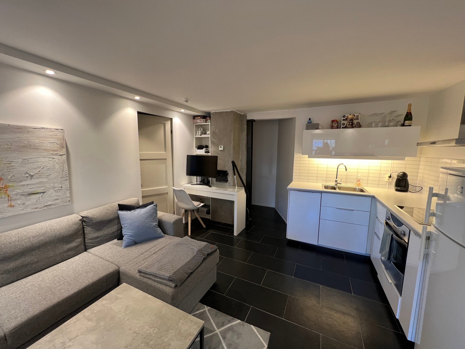Stue/Kjøkken/Kontorhjørne Galleribilde