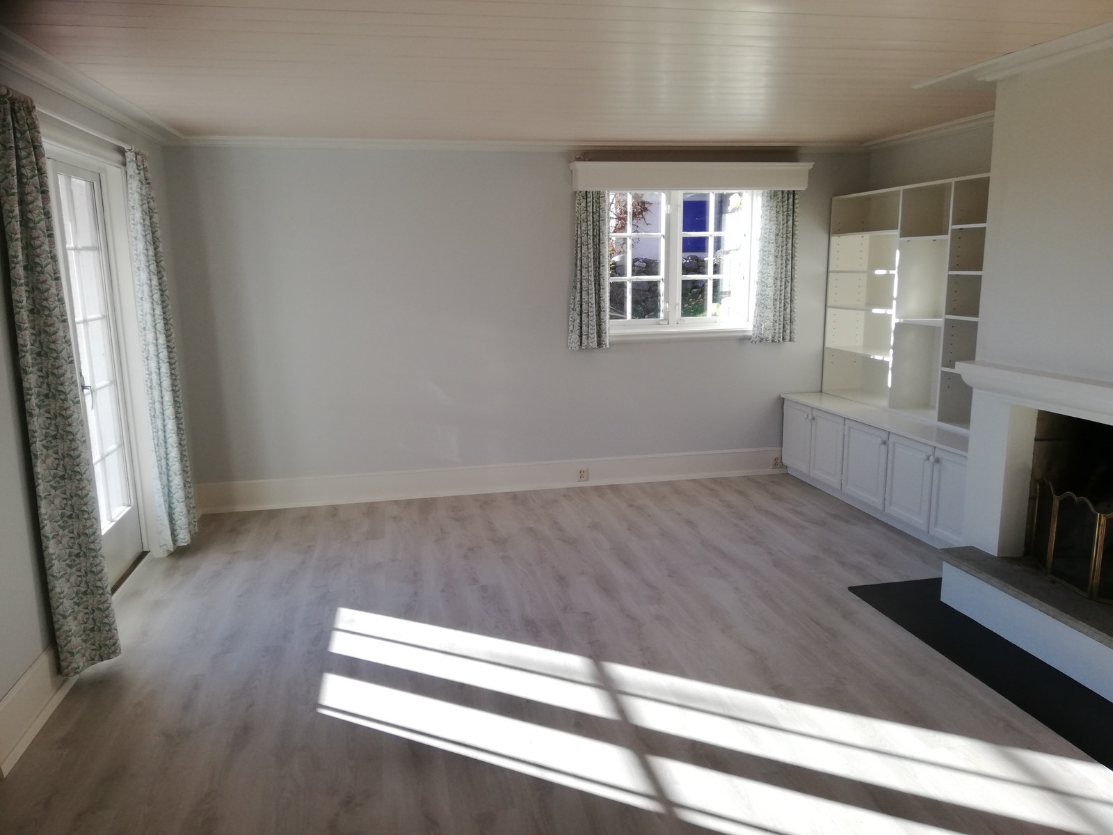 Stuen, med utgang til terrasse/hage. Galleribilde