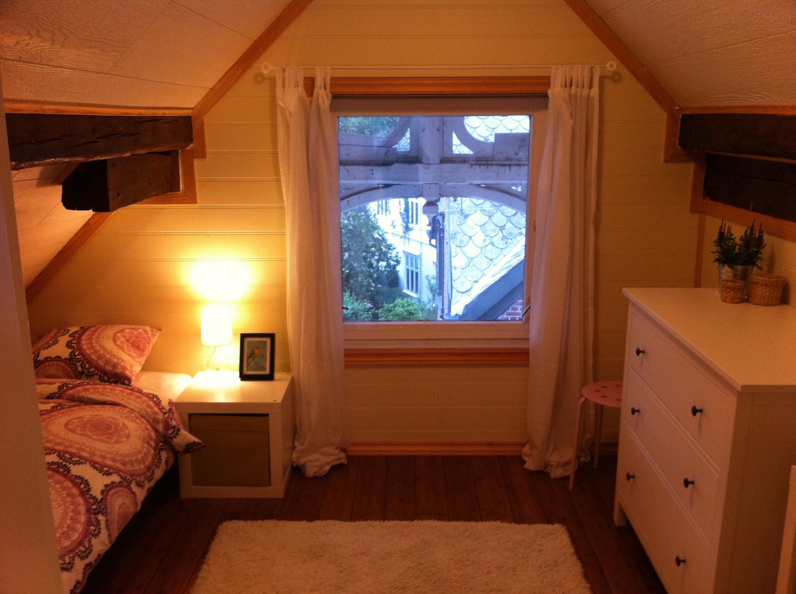 Yellow Bedroom Galleribilde