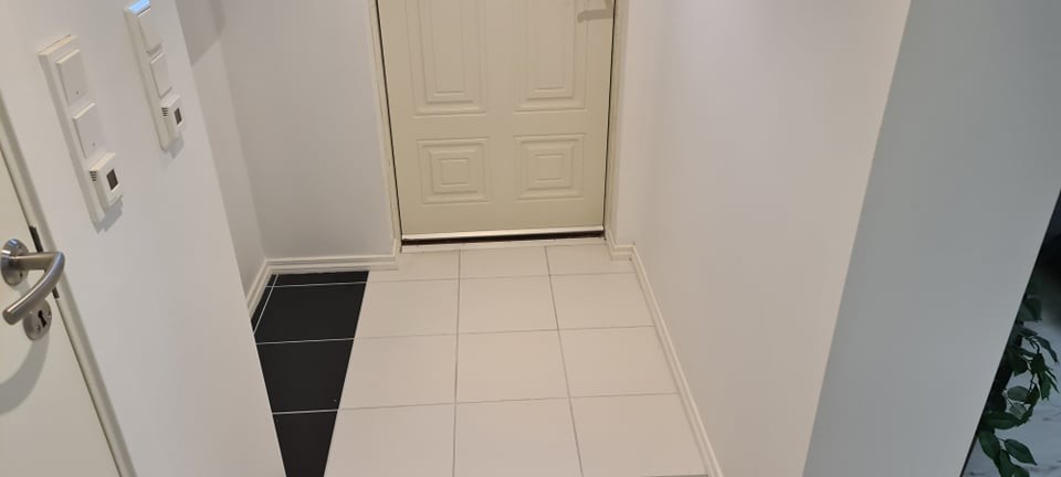 Koridor med varmekble på gulve Galleribilde