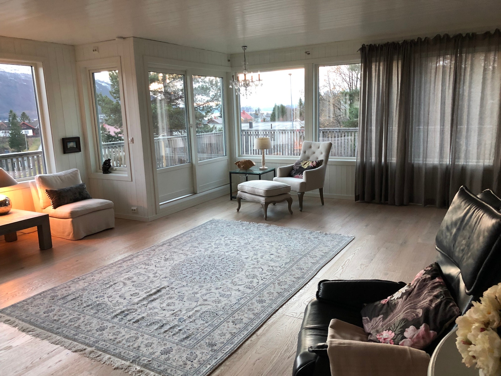 Stue med utgang til sørvendt terrasse Galleribilde