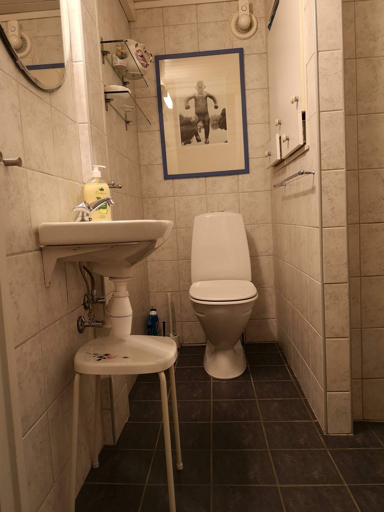 Toilett med dusj. Varme i gulvet Galleribilde