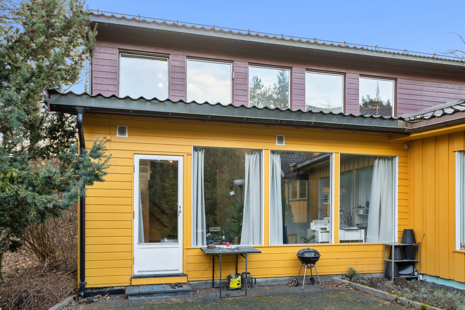 Leiligheten sett fra uteplass. Galleribilde