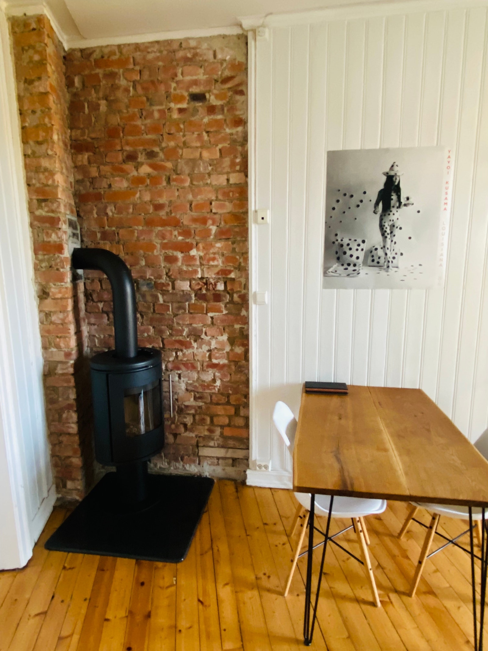 Nyere vedovn på kjøkken. Galleribilde