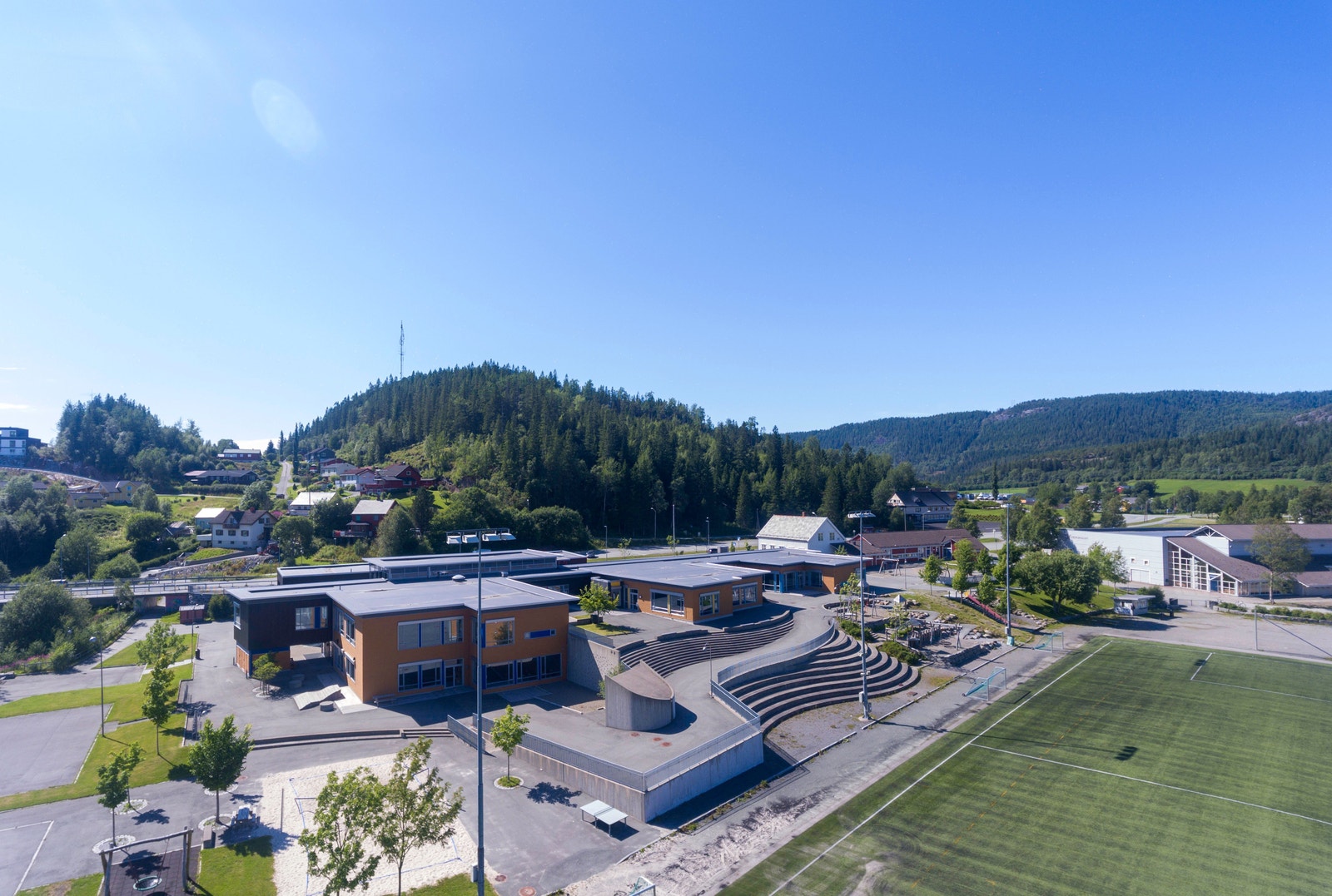 Åset skole er en moderne kvalitetsskole fordelt på barne- og ungdomsskole trinn Galleribilde