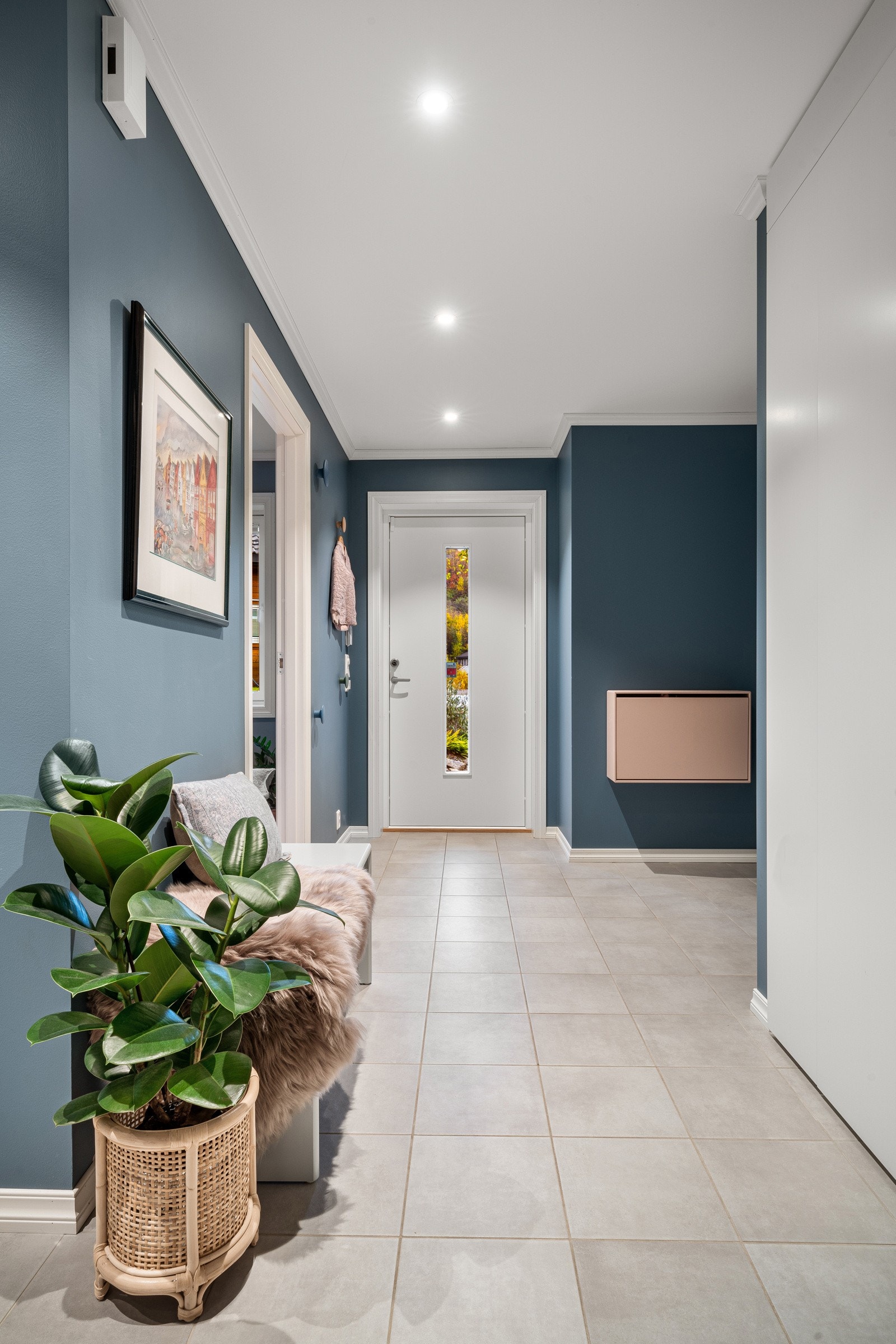 Romslig entré Galleribilde