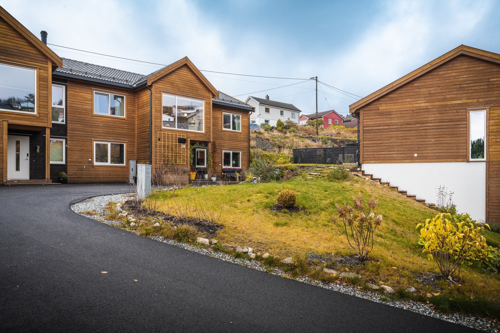 Rekkehus med gjennomgående god standard Galleribilde