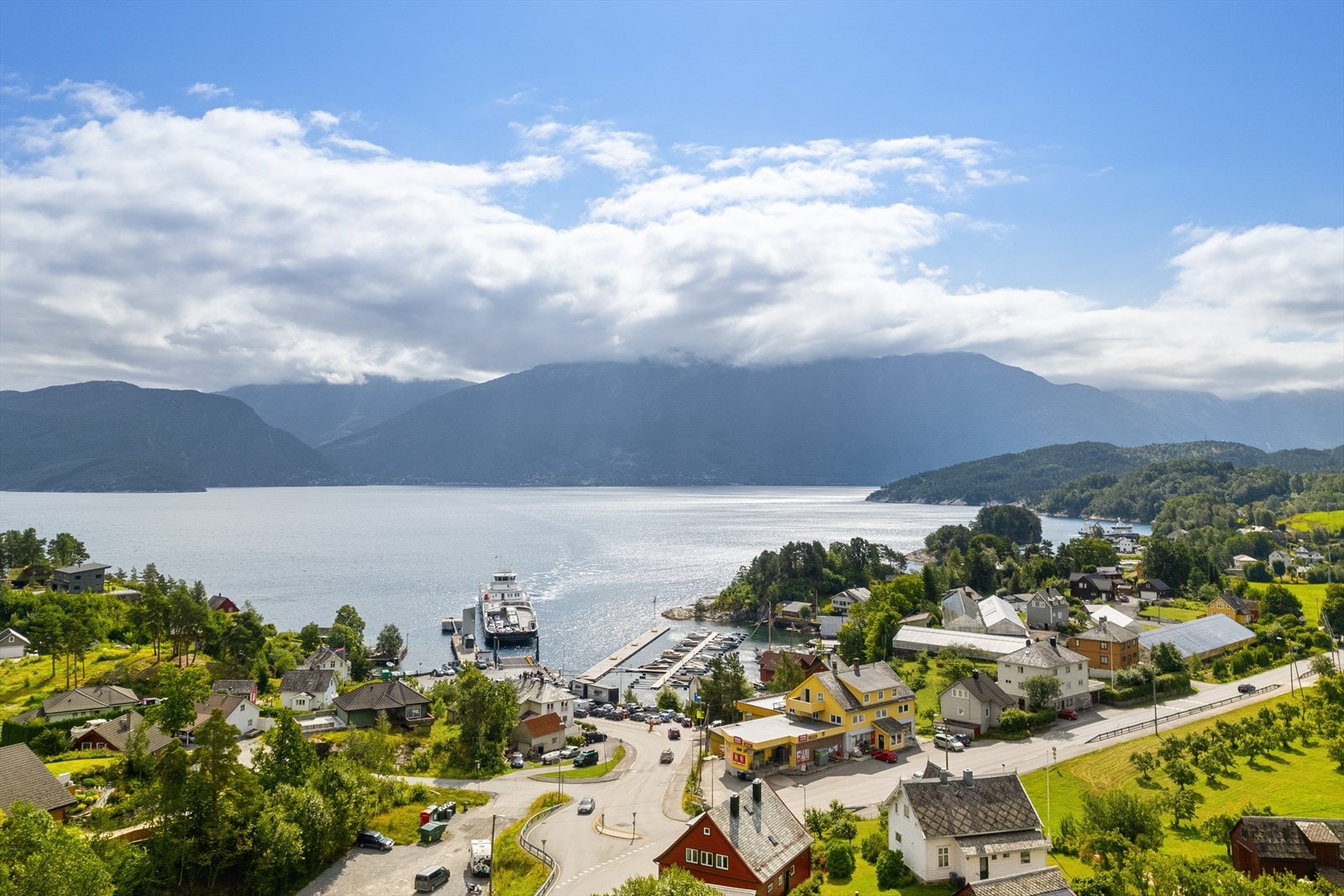 Oversiktsbilde over havnen i Tørvikbygd Galleribilde