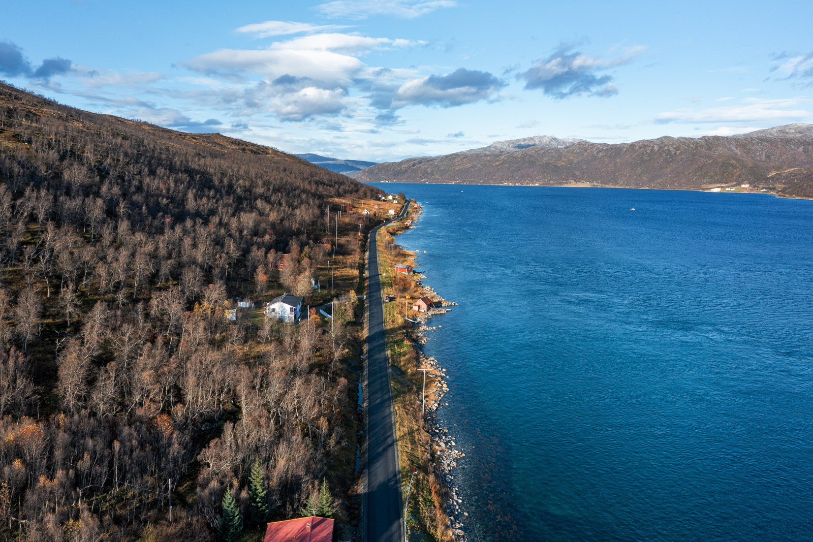 Kort vei til Kvaløyvågen med blant annet matbutikk