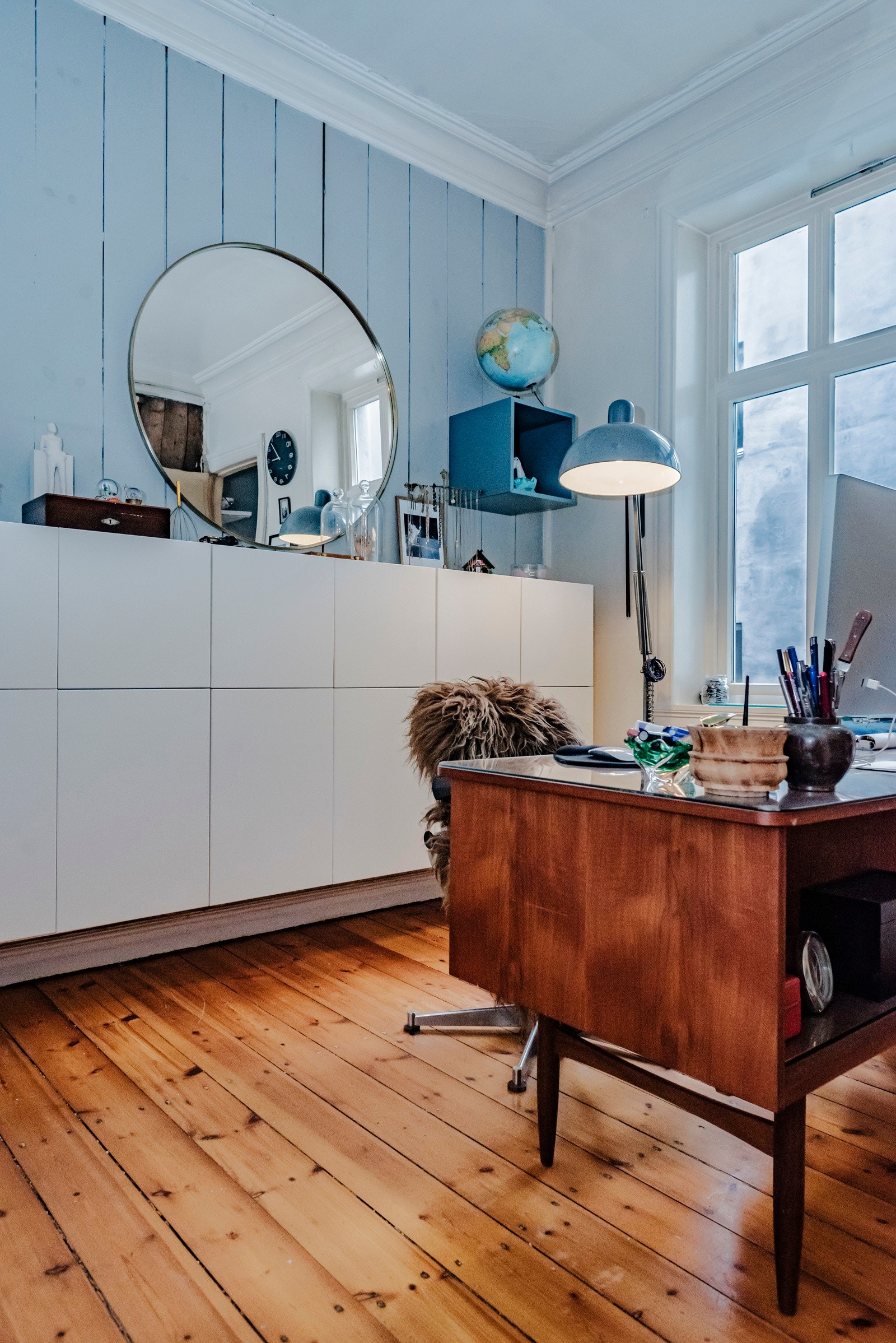 Legg merke til det fine furugulvet i leiligheten. Galleribilde