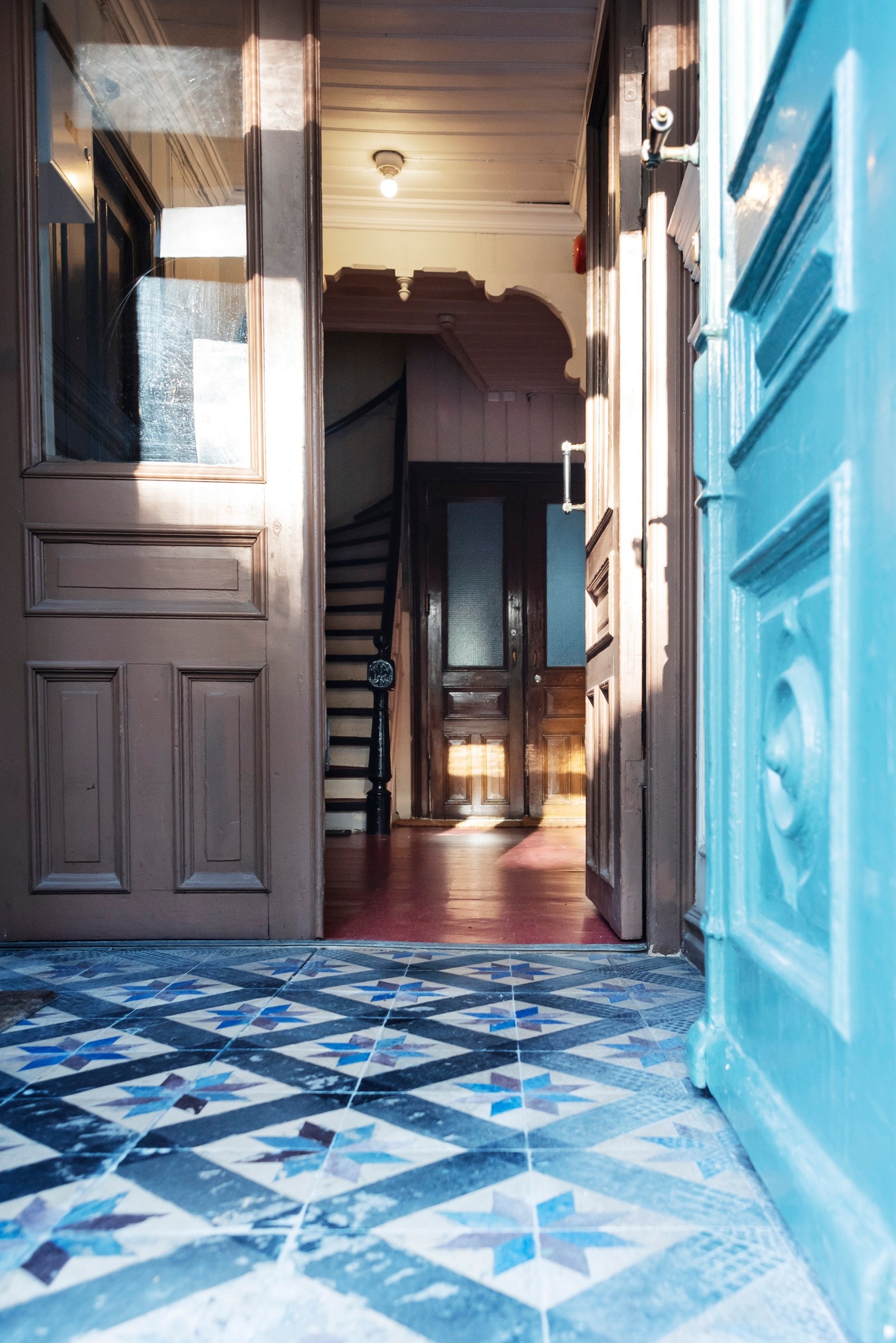 Bygget har stilfulle og autentiske fellesarealer. Her er det masse historie! Galleribilde