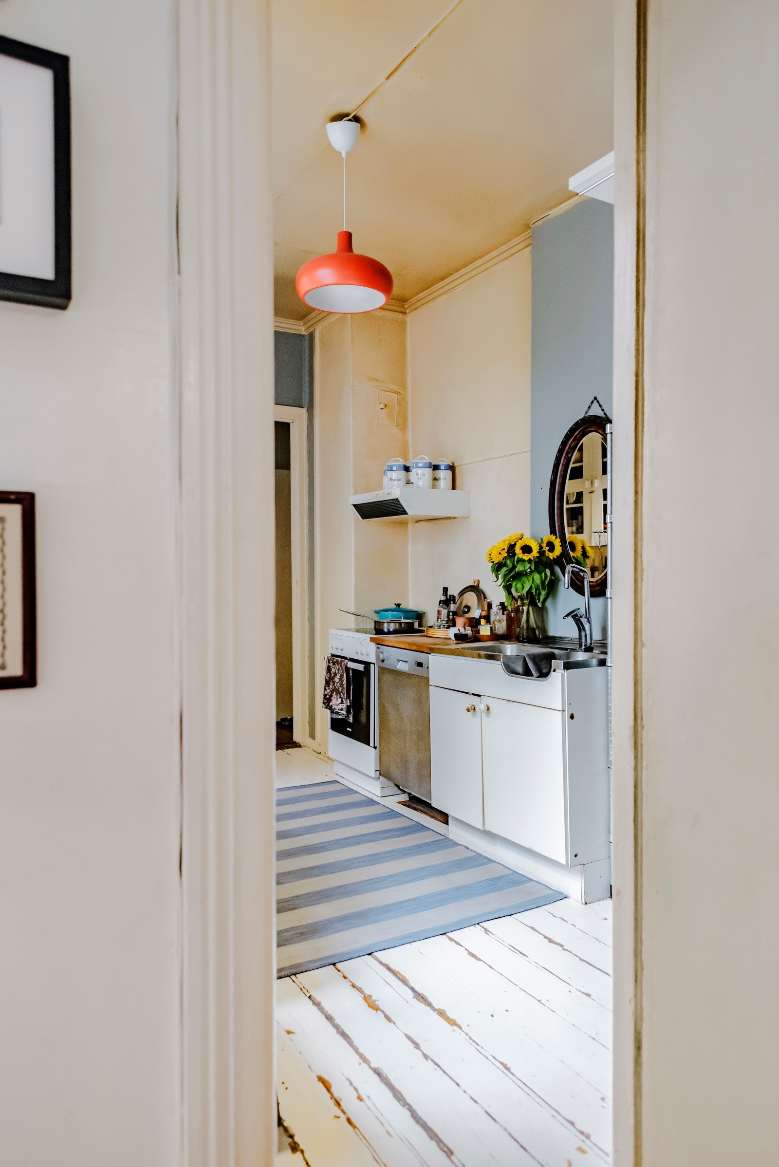 Fra kontoret er det inngang til kjøkkenet. Galleribilde