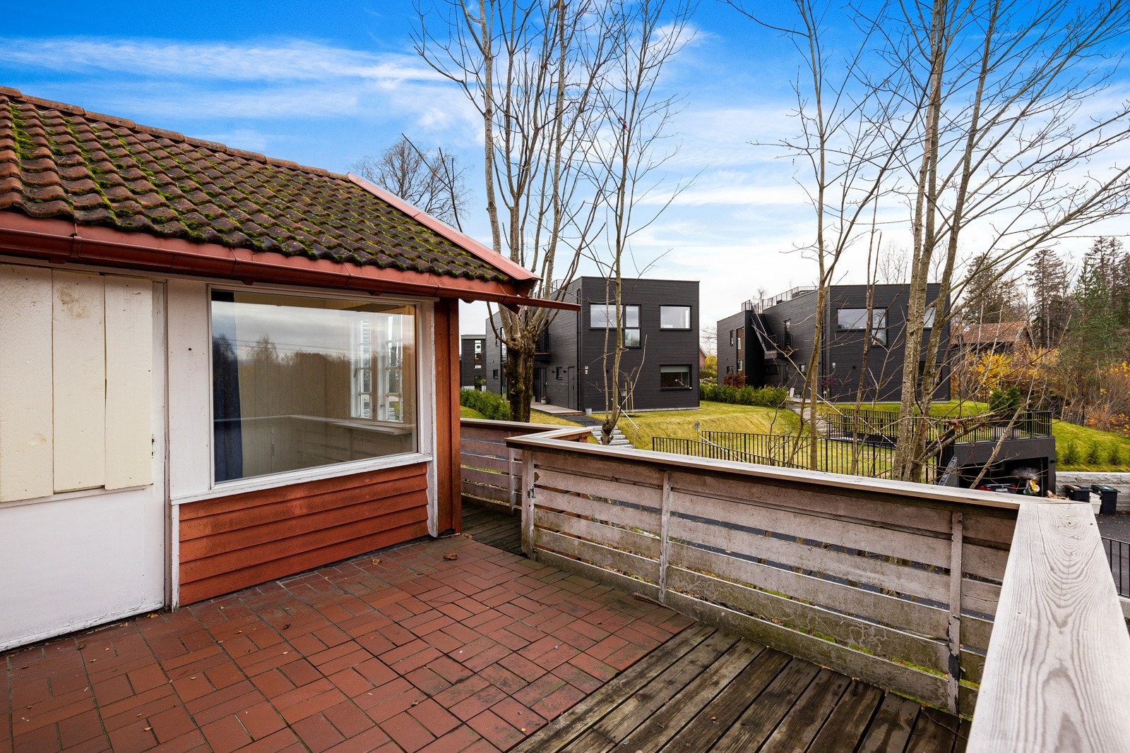 Romslig terrasse med gode solforhold. Galleribilde