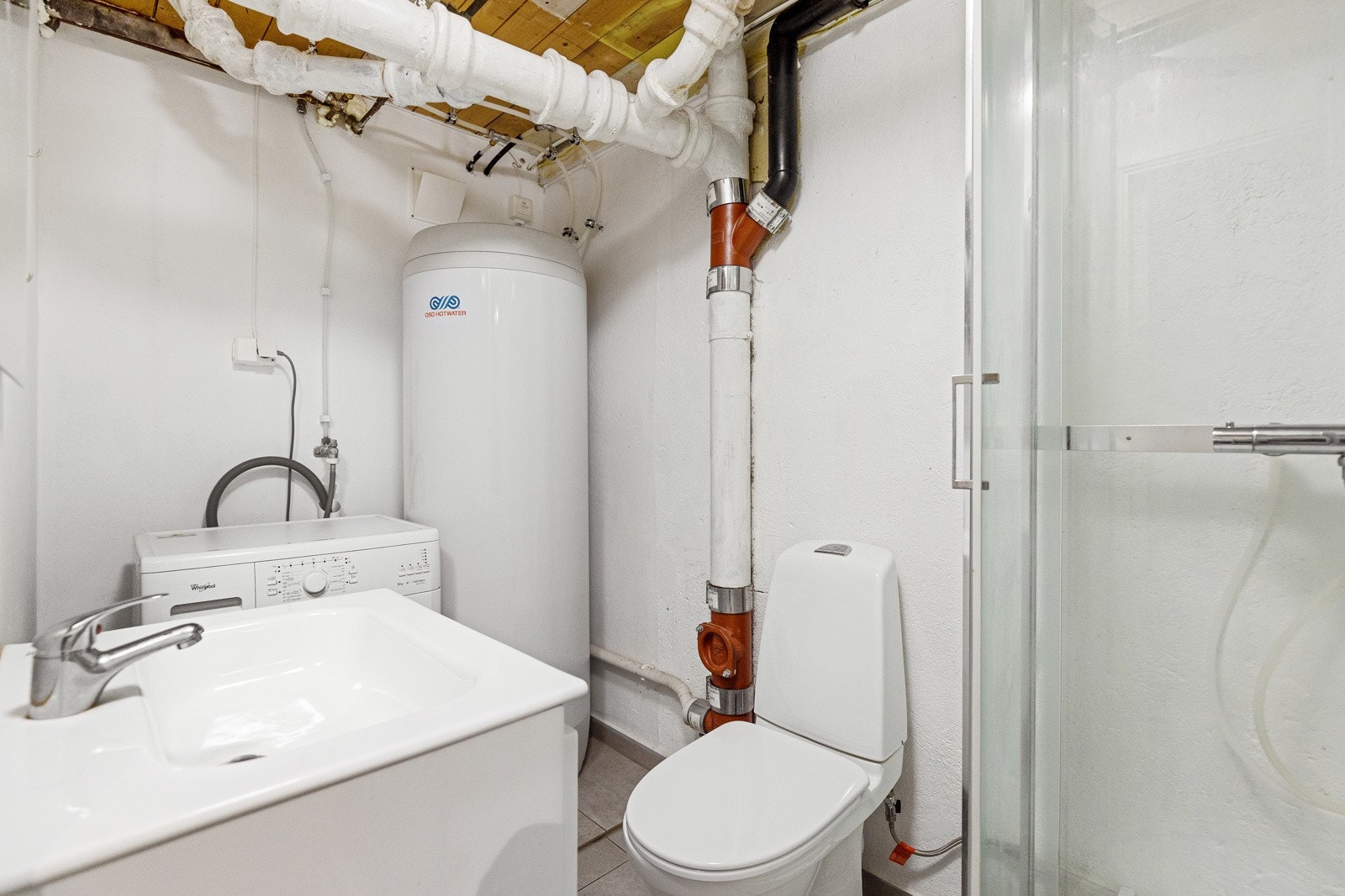 Boligen har hele 3 baderom av god størrelse og 1 separat wc. Galleribilde