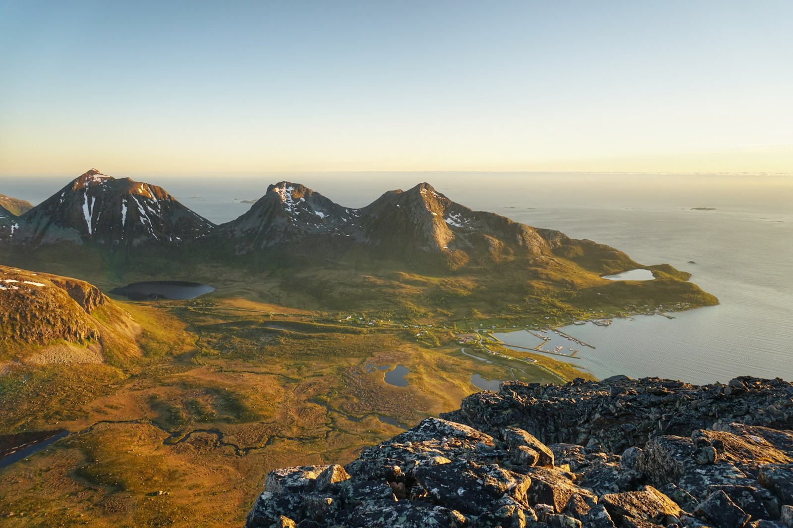 Privat foto - Fra sjøen har man direkte tilgang til "yttersia"