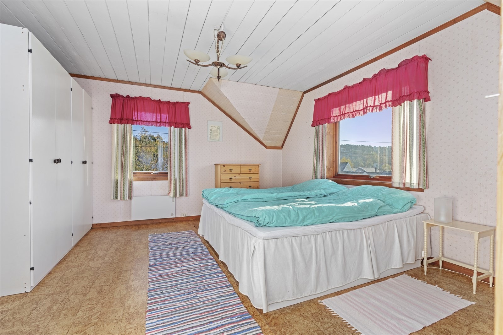 Denne familievennlige boligen har tre gode soverom med plass til stor seng. Galleribilde