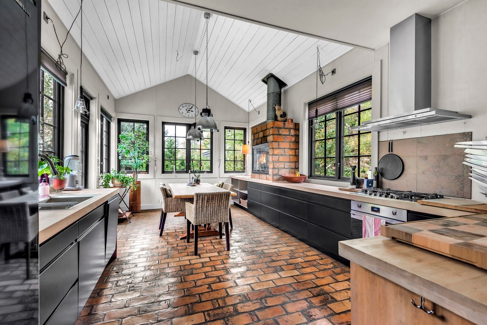 Smakfult kjøkken med flott detaljer Galleribilde