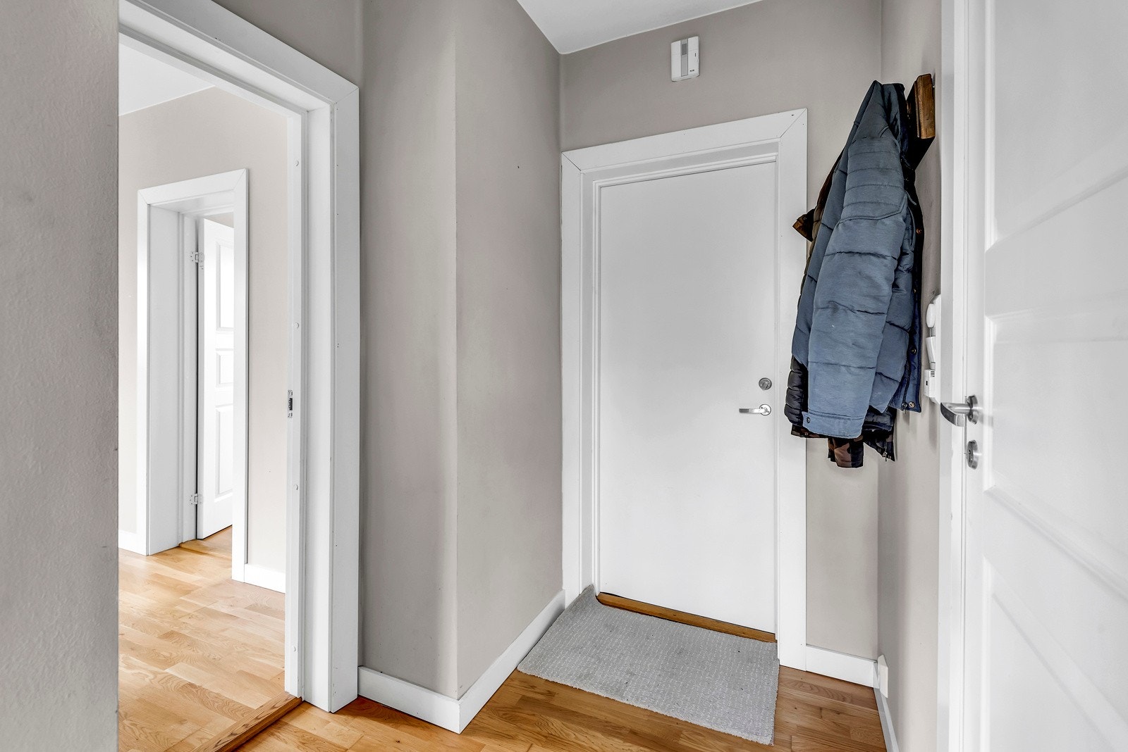 Hall/Entré - God plass til klesavheng Galleribilde