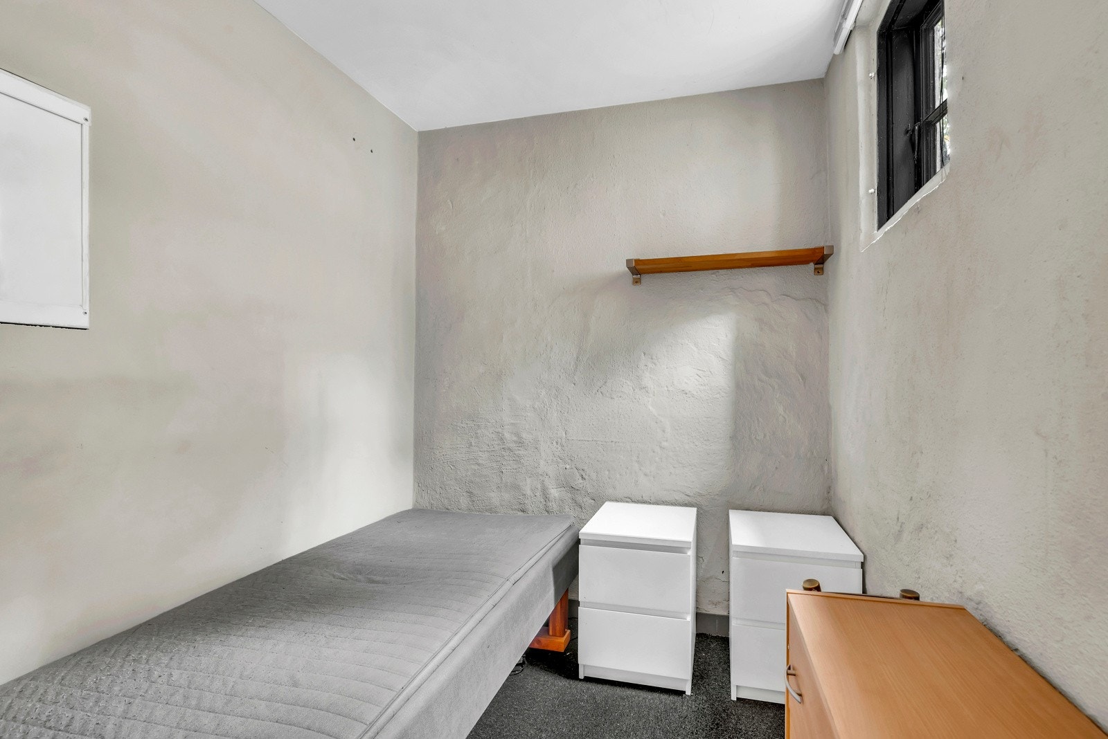 Soverom VI - God plass til seng, nattbord, kommode m.m. Galleribilde