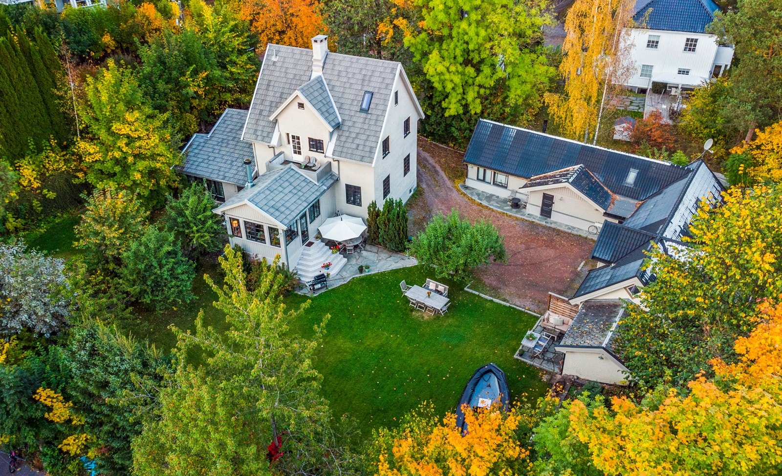 Velkommen til Solvikveien 3 A, presentert av Edvard Chapsang ved Eie Bærum Galleribilde