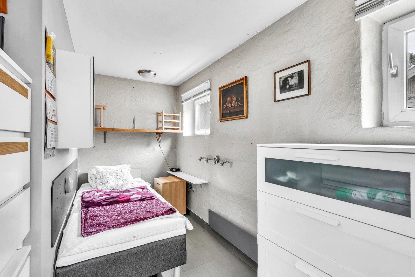 Soverom VII - God plass til seng, nattbord, kommode/skap m.m. Galleribilde