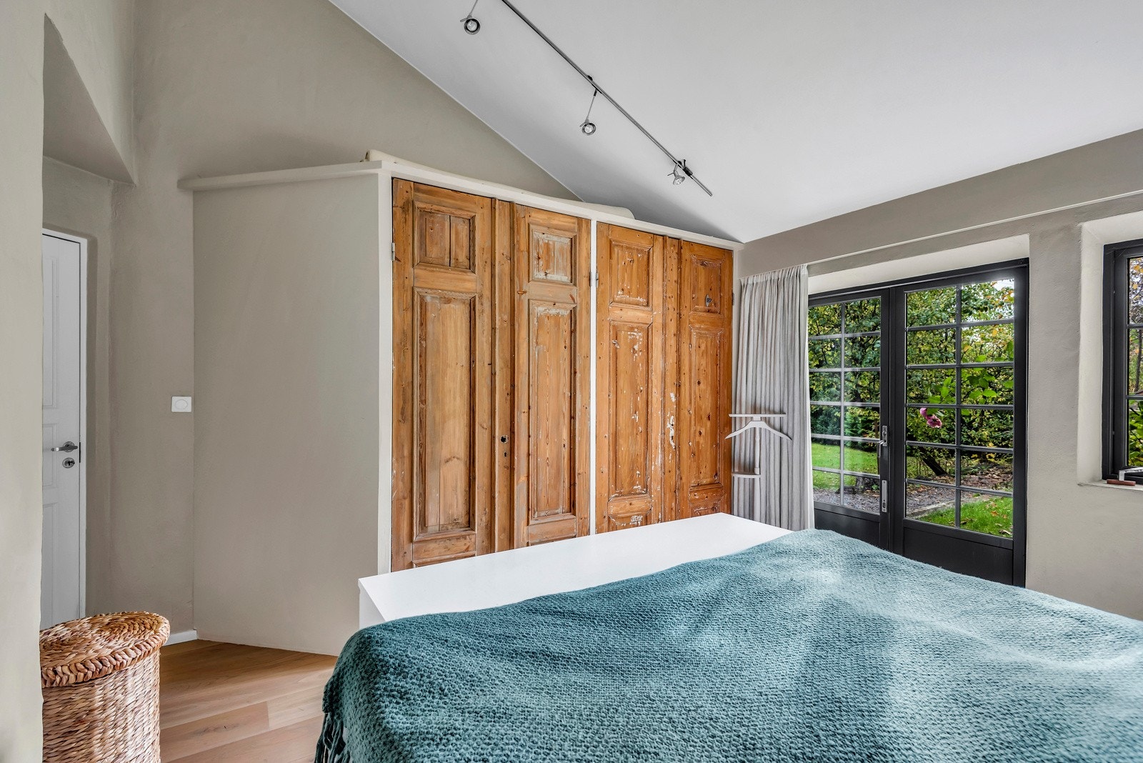 Det er installert skaper for ekstra lagringsplass Galleribilde