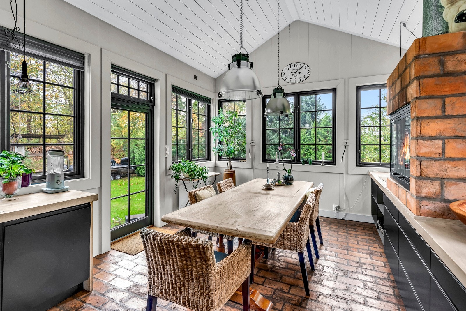 Her er det god plass til stort spisebord Galleribilde