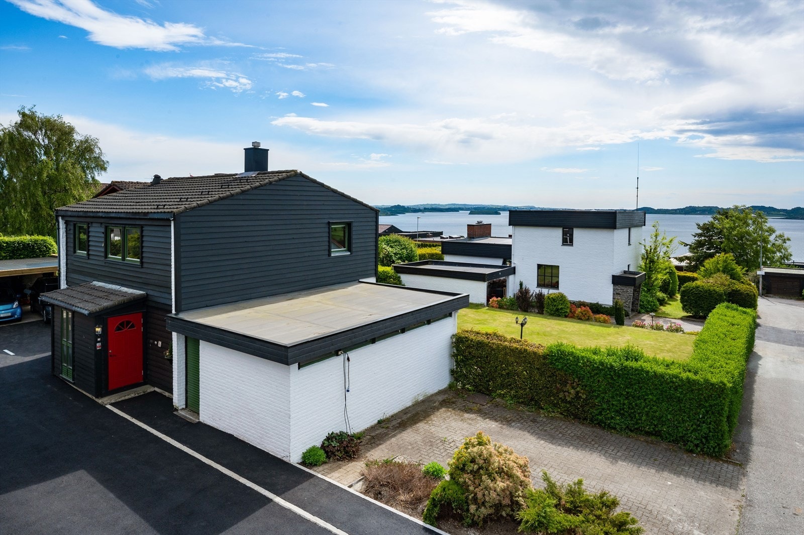 Fantastisk utsikt og kjekk hage Galleribilde