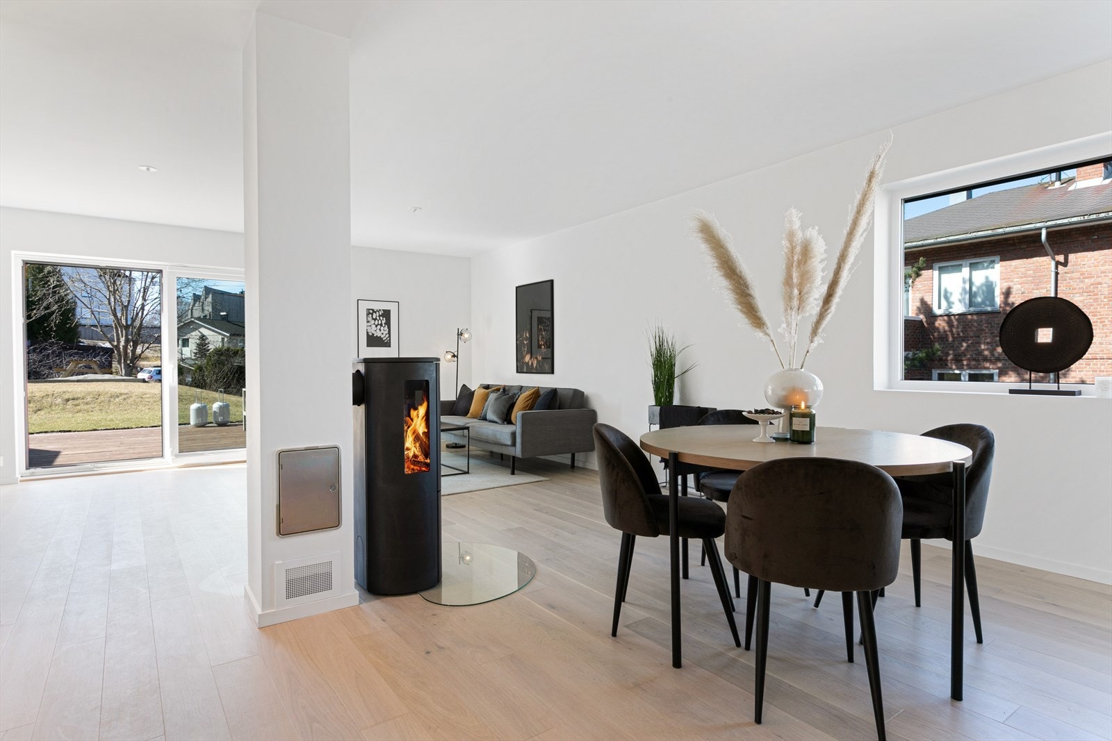 Velkommen til Furuset Allé 29 - halvpart av en tomannsbolig med hybel i kjelleren. Galleribilde