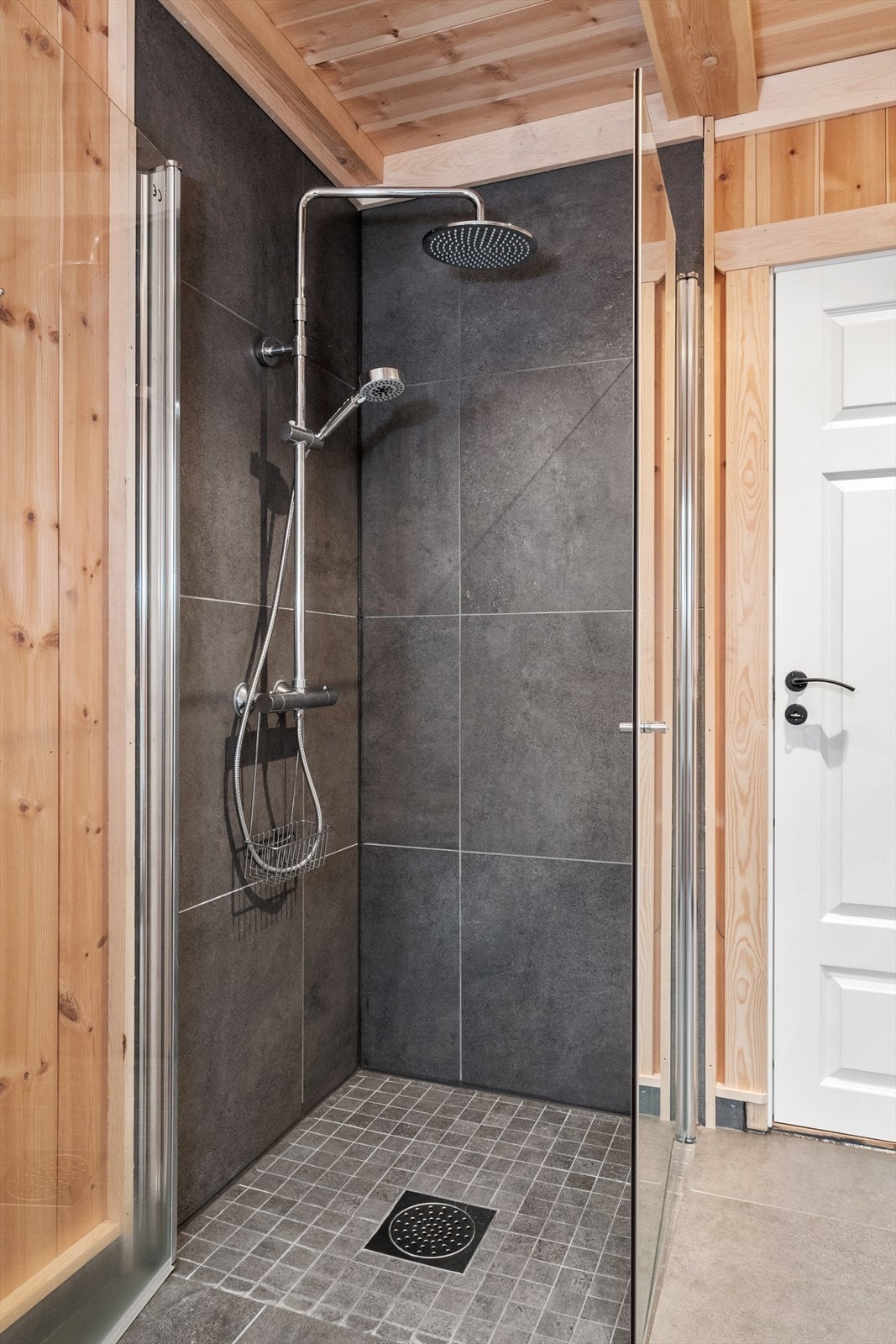 Vaskerom/bad i underetasjen Galleribilde