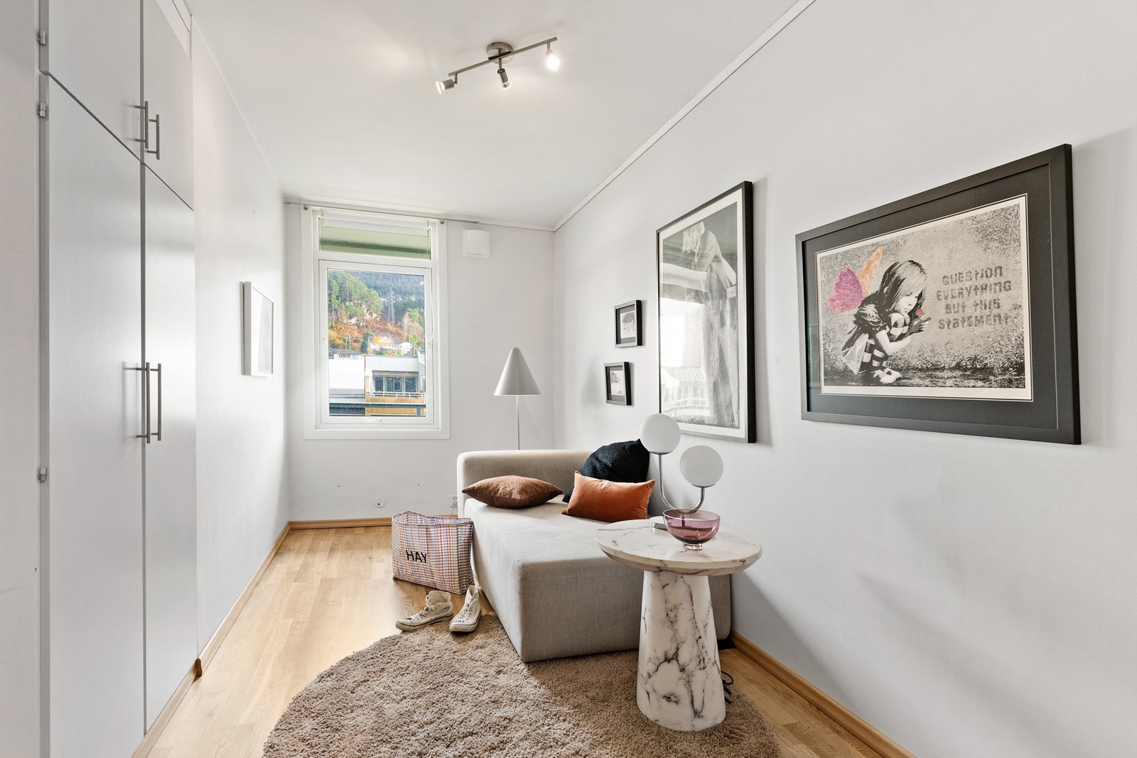 Soverom nummer 2 er perfekt for barnerom, gjesterom eller hjemmekontor! Galleribilde