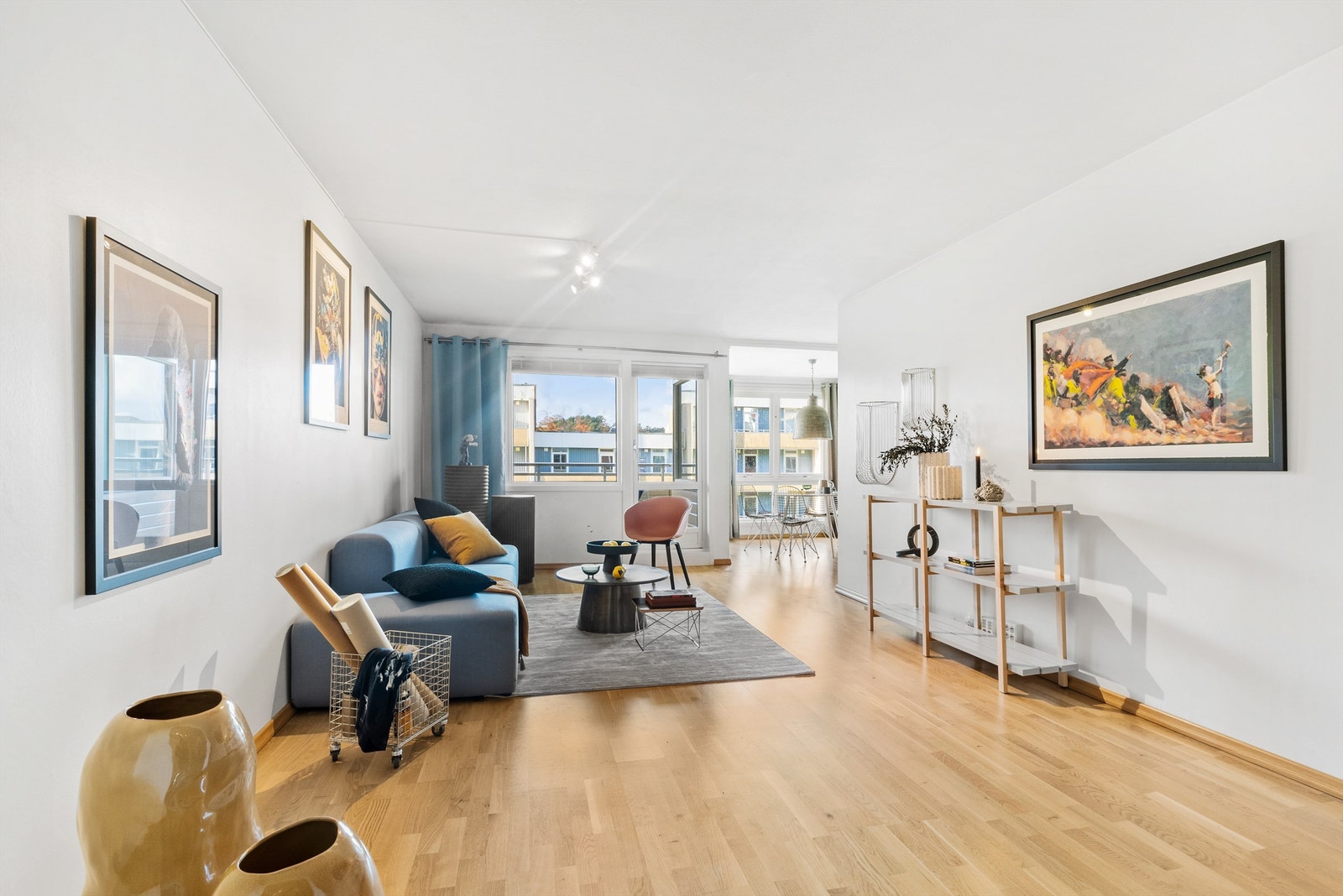Fra stuen har du utgang til vestvendt balkong på ca. 8,7 m2 Galleribilde