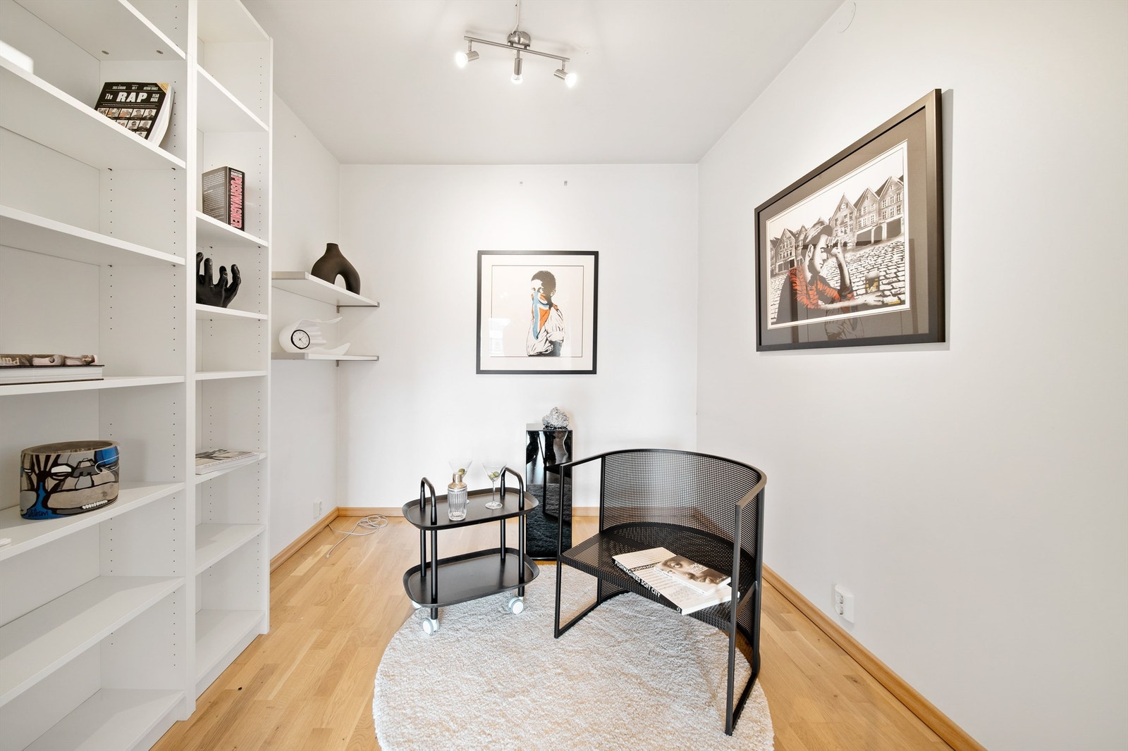 Stuen har en utvidet del som passer perfekt for de som trenger litt ekstra stueareal Galleribilde