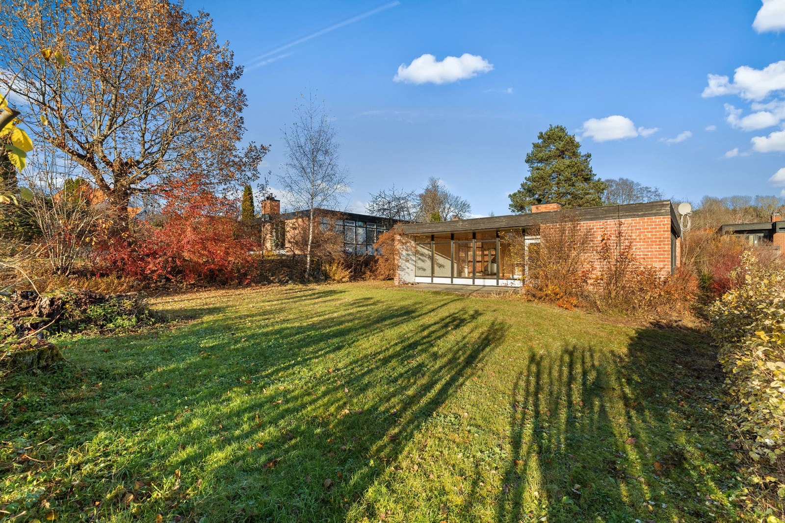 60-talls funkisbolig på populære Jørnstadfeltet, like ved Hvalstrand. Galleribilde