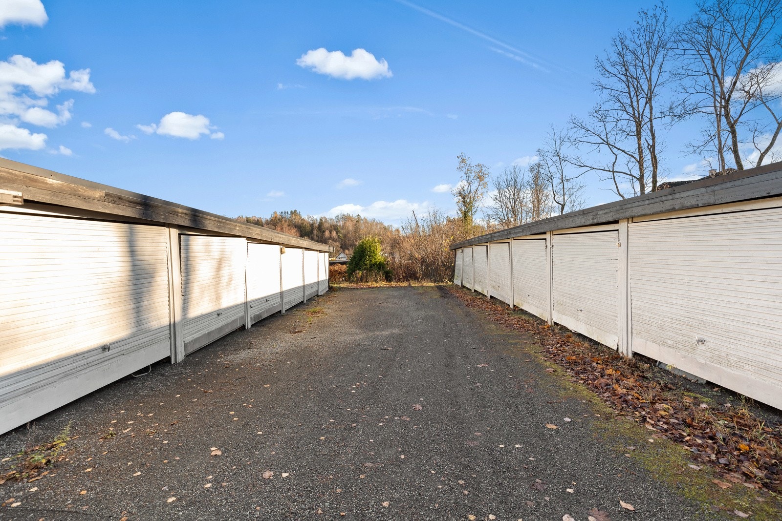 Garasjeplass i felles garasjerekke. Galleribilde