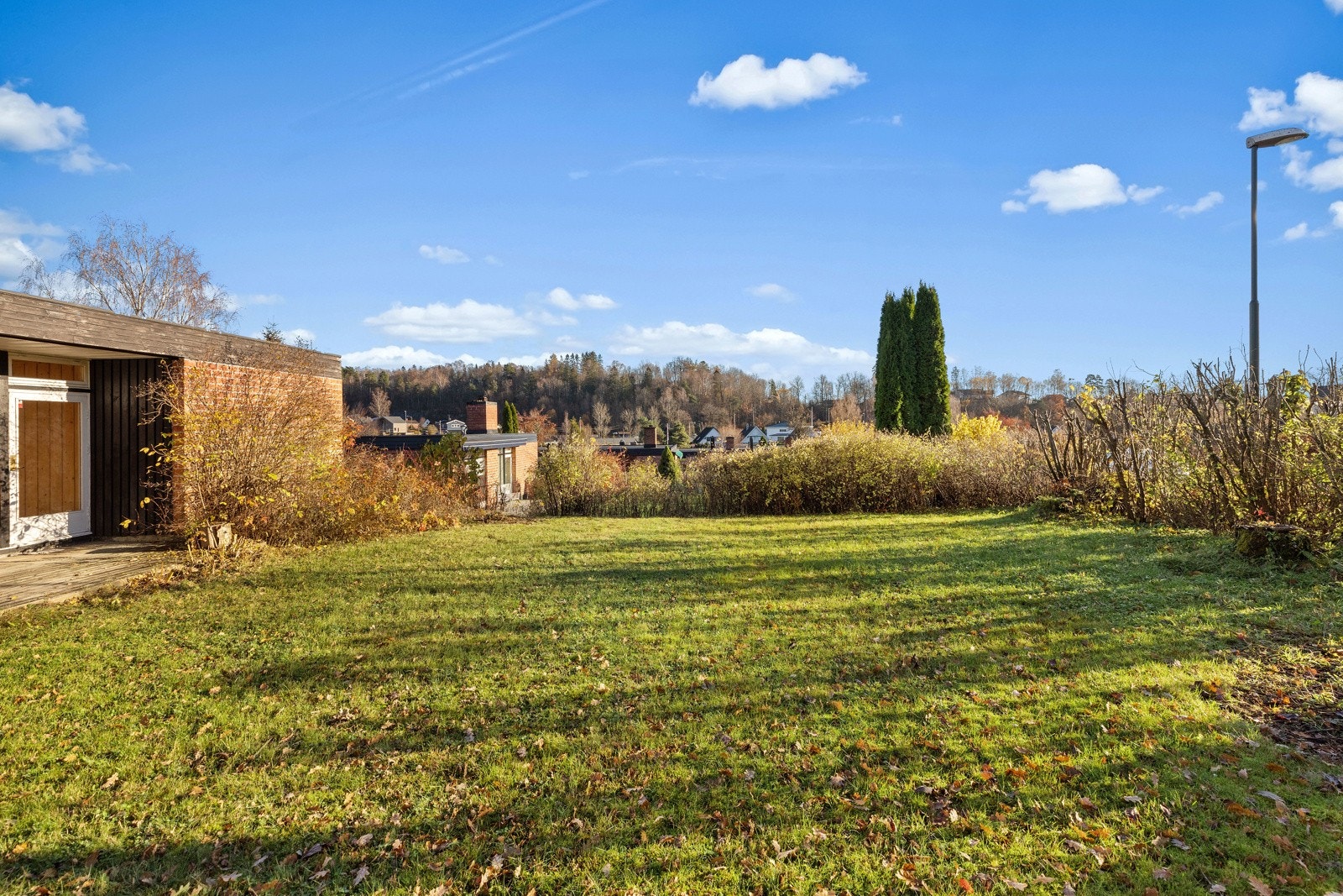 Jørnstadfeltet er et enhetlig utbygget feltområde, tegnet av arkitekt Jan Inge Hovig på 1960-tallet. Galleribilde