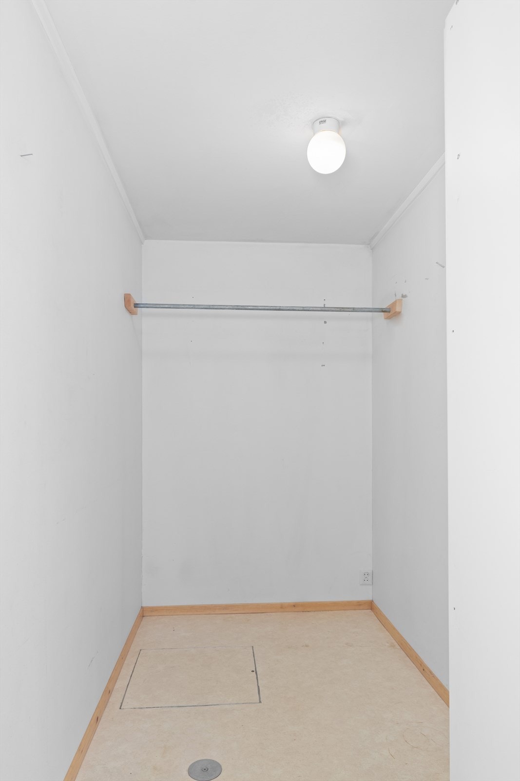 Innvendig bod med gode lagringsmuligheter. Galleribilde